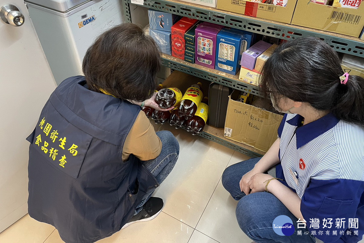 桃園市政府衛局全面稽查「蘋菓西打」,疑慮產品下架不得販售。