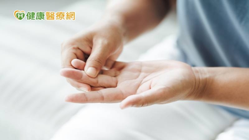 6旬男痛風每個月都發作! 醫籲:注意飲食還要「搭配1事」才有用