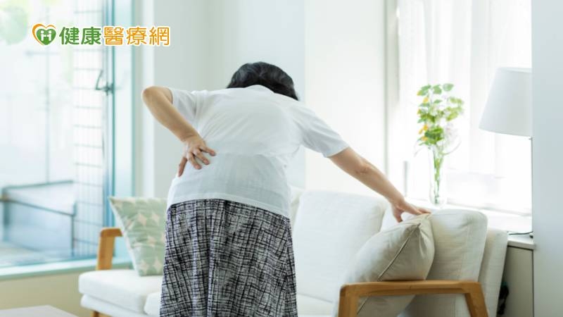 八旬老婦背痛到走不動!竟是「腰髂肌膿瘍」 這群人最易發生