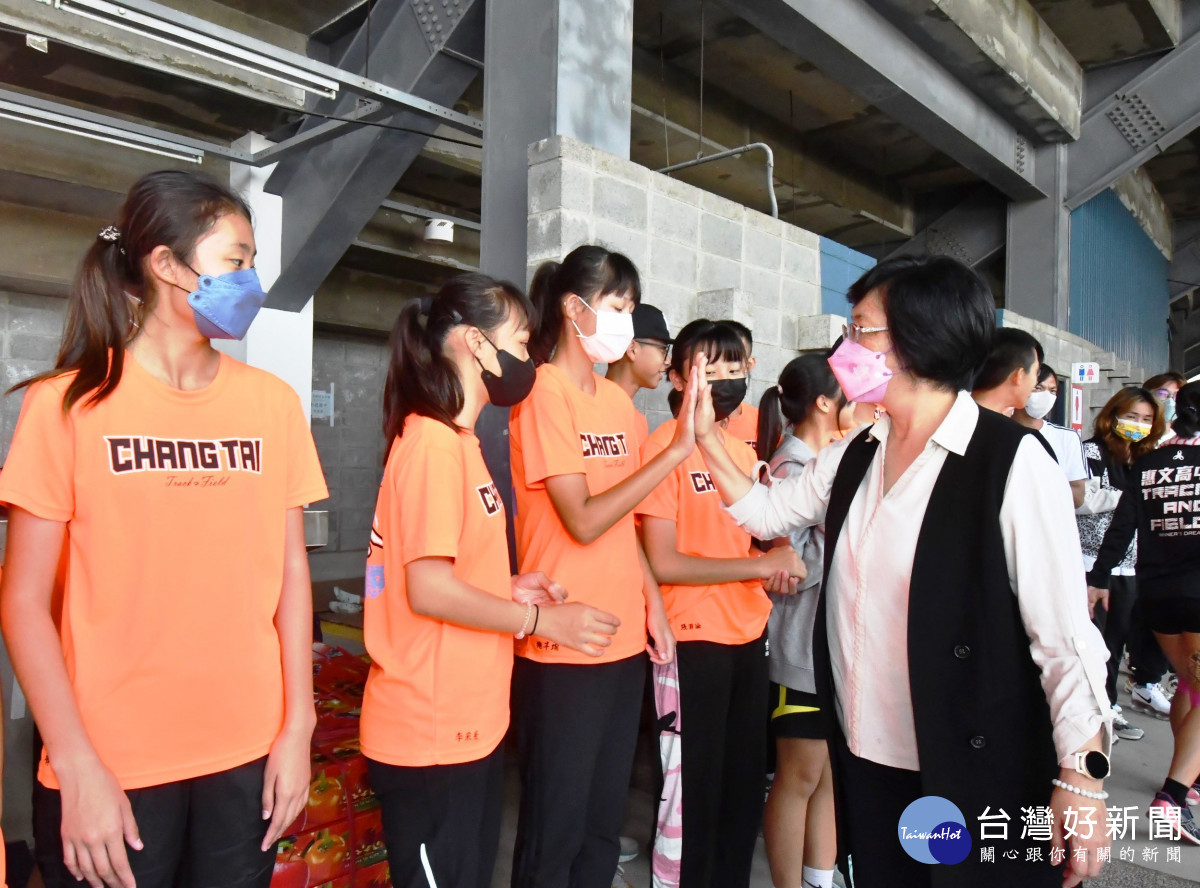 王惠美縣長北上新竹，為全中運彰化隊加油！圖／彰化縣政府提供
