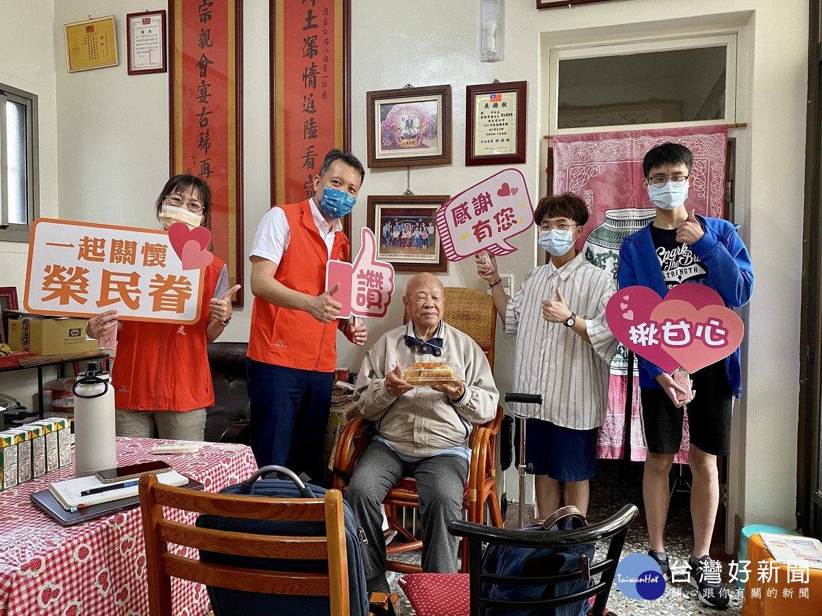 彰縣榮服連結彰中生關懷榮家住民 正向溫馨互動詮釋何謂世代共好