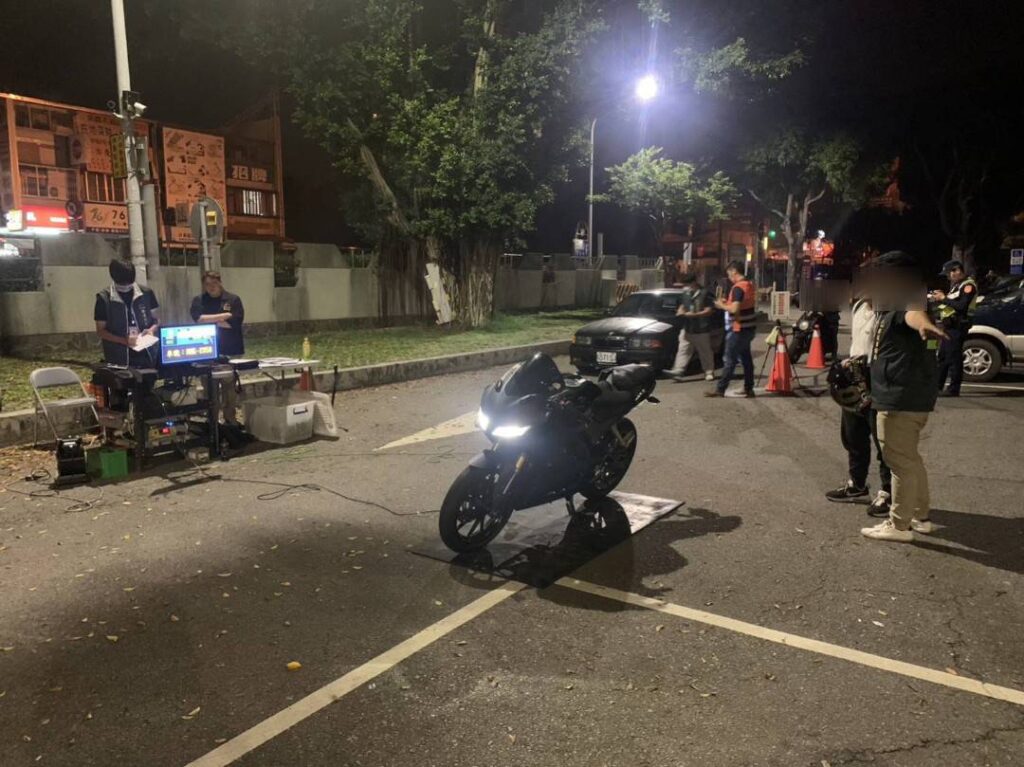 ▲ 若檢測出噪音超標,當場由環保局依法開罰 (圖/台中市警察局 提供)