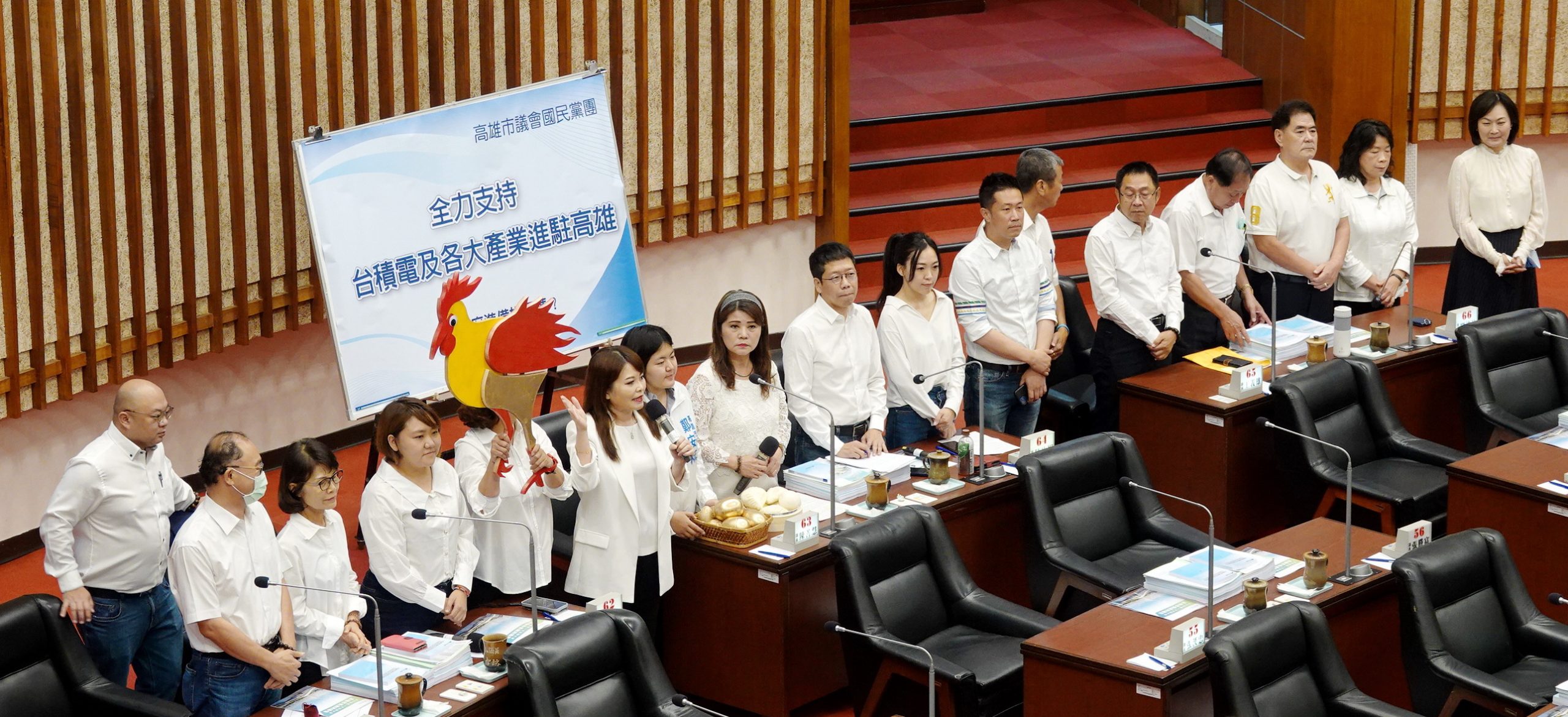民進黨團諷國民黨團「要公雞下蛋」 批評國民黨不能以監督市政為名 內容卻是包藏禍心