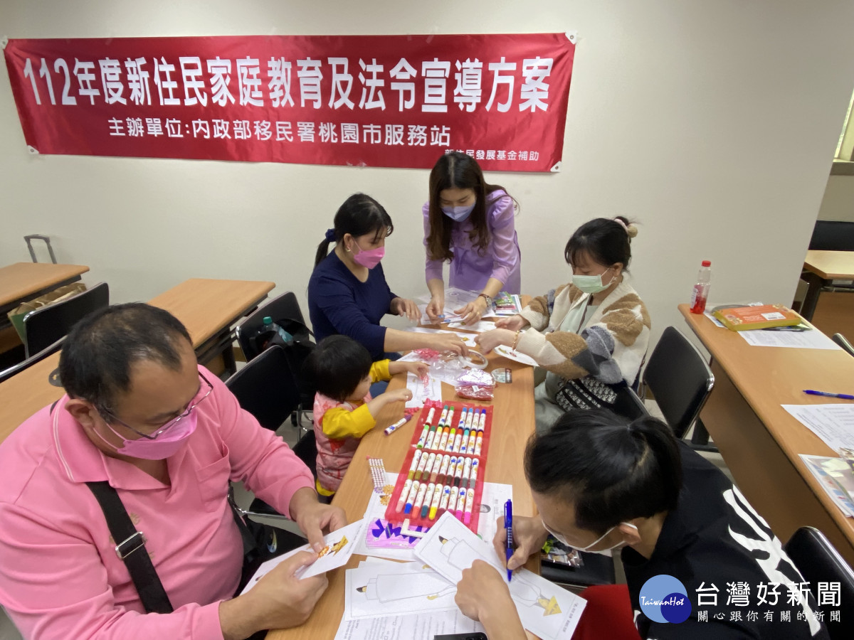 移民署邀新住民製作奧黛 體驗越南傳統服飾的優雅美麗