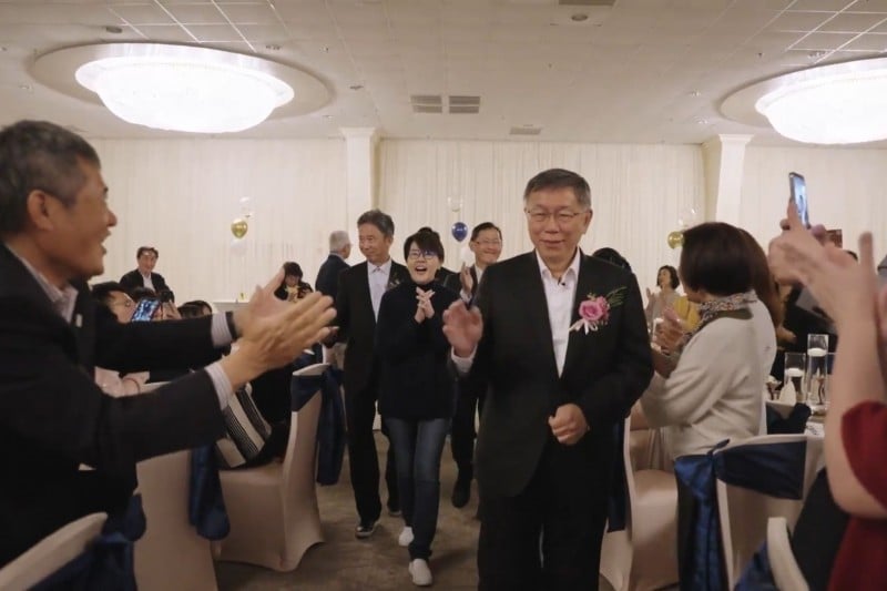 柯文哲出席市休士頓僑宴,受到僑胞熱烈歡迎。民眾黨提供