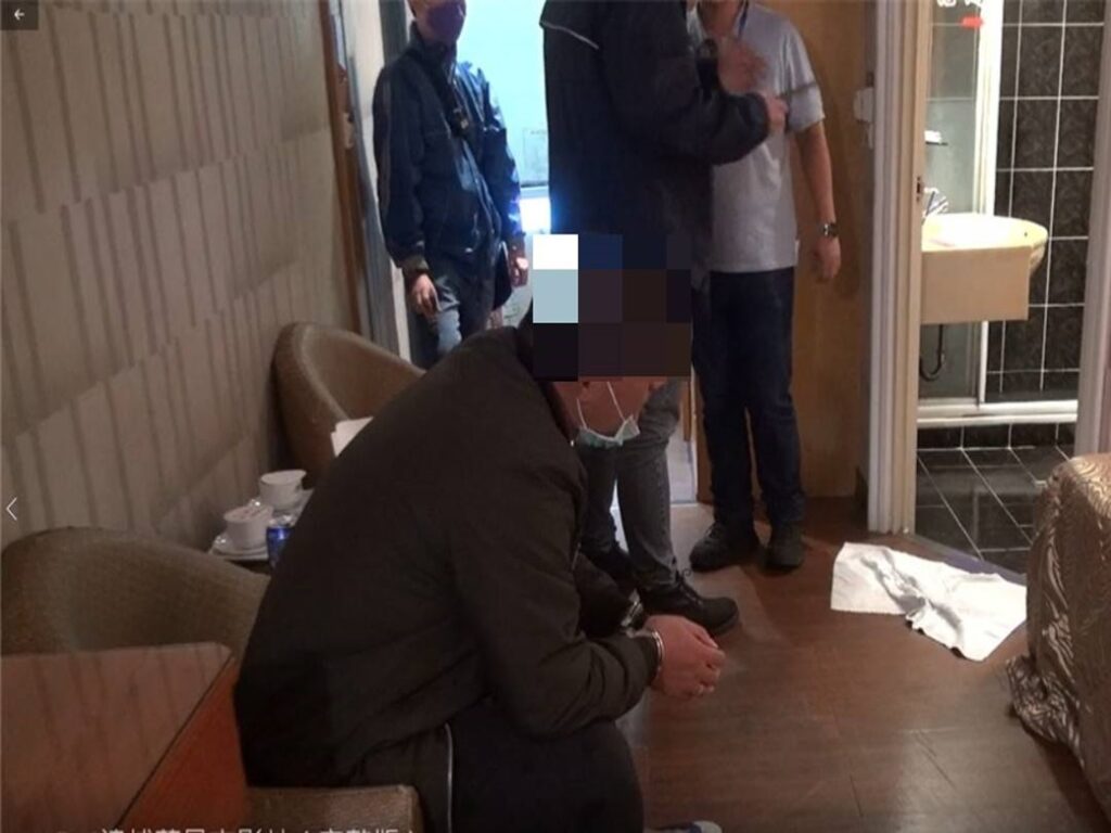 ▲ 中市刑警大隊偵八隊於臺南新營1處旅館緝獲槍毒案蔡姓嫌犯到案 (圖/台中市警察局 提供)