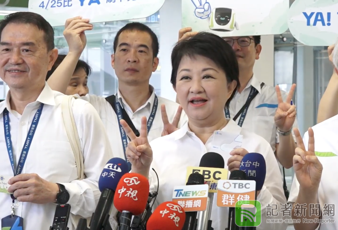 歡慶中捷2周年比YA免費搭乘 盧秀燕也趕搭捷運