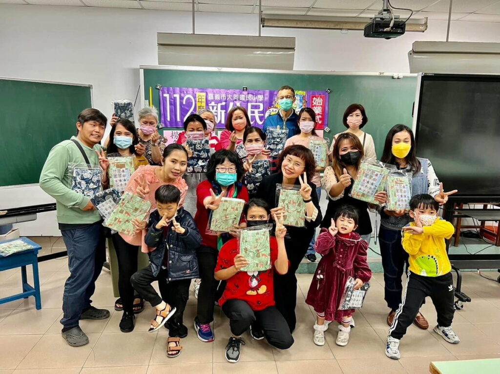 著配偶小孩一同參與大同國小新住民課程