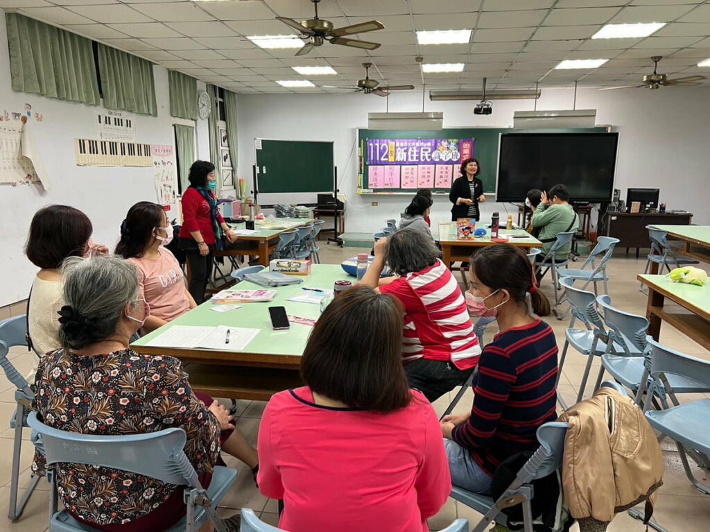 著配偶小孩一同參與大同國小新住民課程