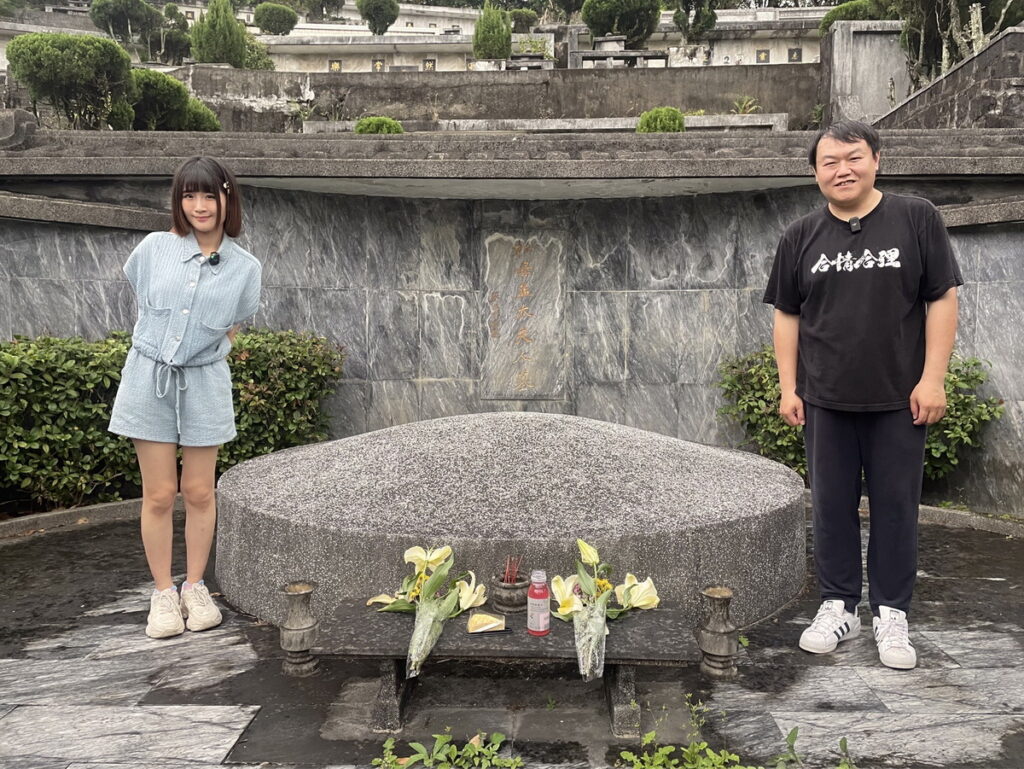 樂天女孩凱伊跟著找墓達人娃娃一起拜訪京劇名伶「冬皇」孟小冬墓園