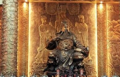 一牆之隔,「山西引靈」關公神像絲毫未損,相當神奇!