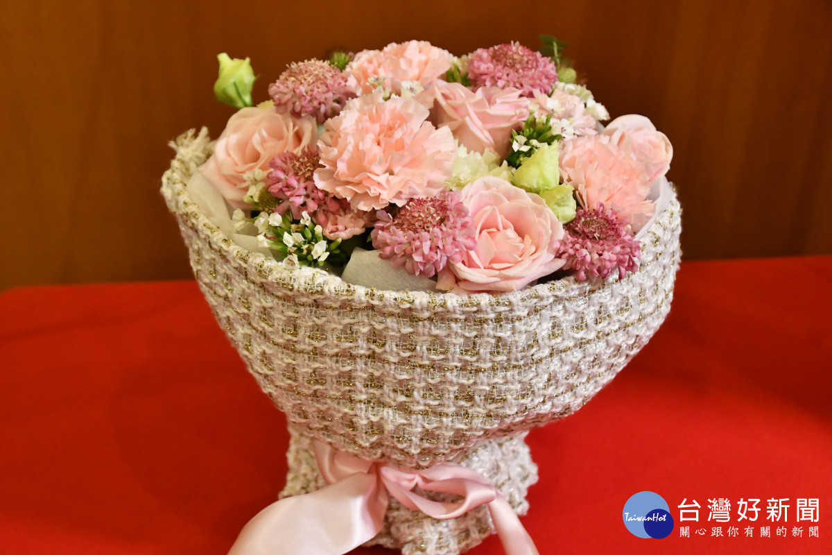 田尾行銷推廣康乃馨，花型花色眾多。圖／記者鄧富珍攝