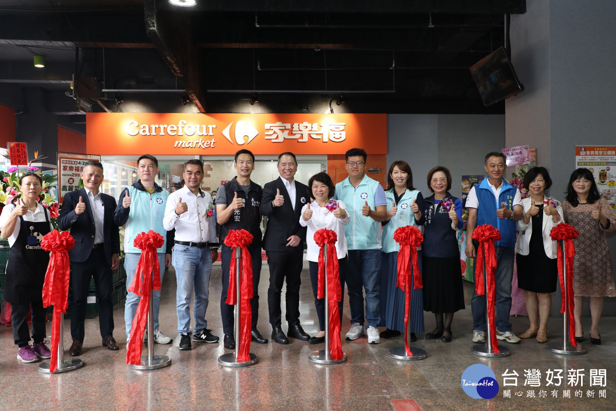 家樂福第三家分店「民族店」今天在金財神大樓剪綵開幕／陳致愷翻攝