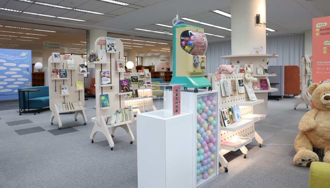 台南成大圖書館推療癒系遊樂園主題書展