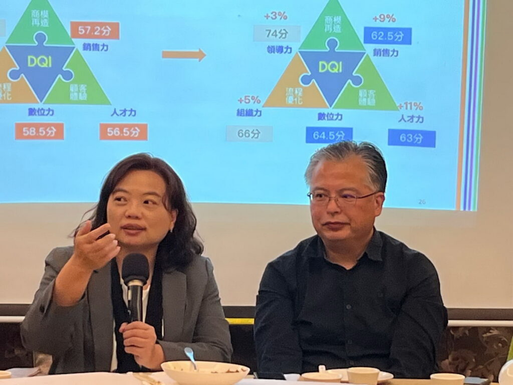 AMT 亞太行銷數位轉型聯盟協會理事長吳秀倫、認證長陳茂鴻(左起)(AMT 聯盟提供)