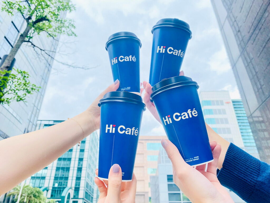 勞動節應援上班族,萊爾富4月29日至5月2日Hi Cafe5折起開喝,大杯特濃美式及大杯特濃拿鐵,限時買20送20。