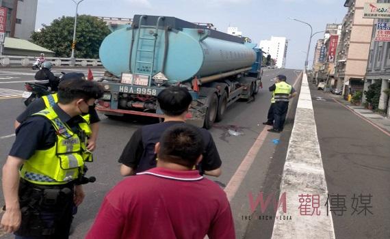 台南嬤載孫與大貨車擦撞 嬤當場無心跳呼吸