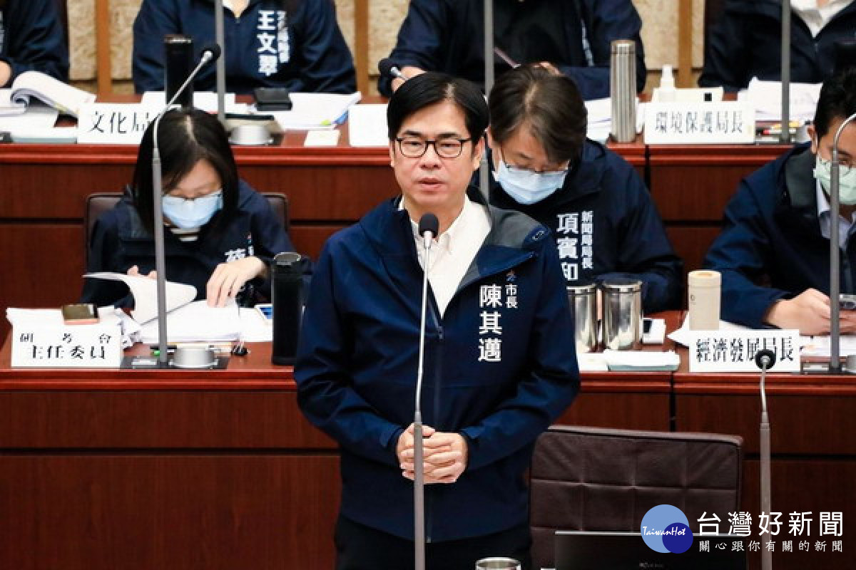 ▲陳其邁於議會上指示市府要有效率整合各種不同智慧城市解決方案，如交通、氣象、醫療等領域。（圖／記者 許高祥 翻攝）