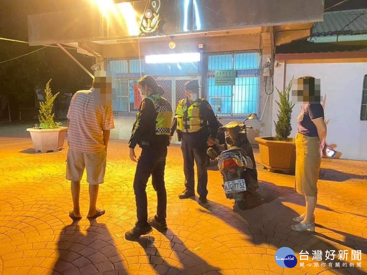 台南市善化區80歲李姓老翁騎機車出門迷路，熱心民眾及警方協助老翁平安回家／警方提供