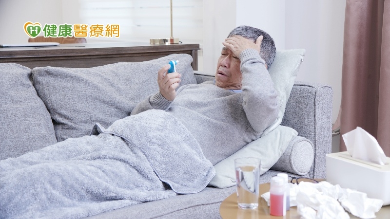 不是長新冠!五旬男咳喘、臉蒼白 一檢查竟是急性血癌!