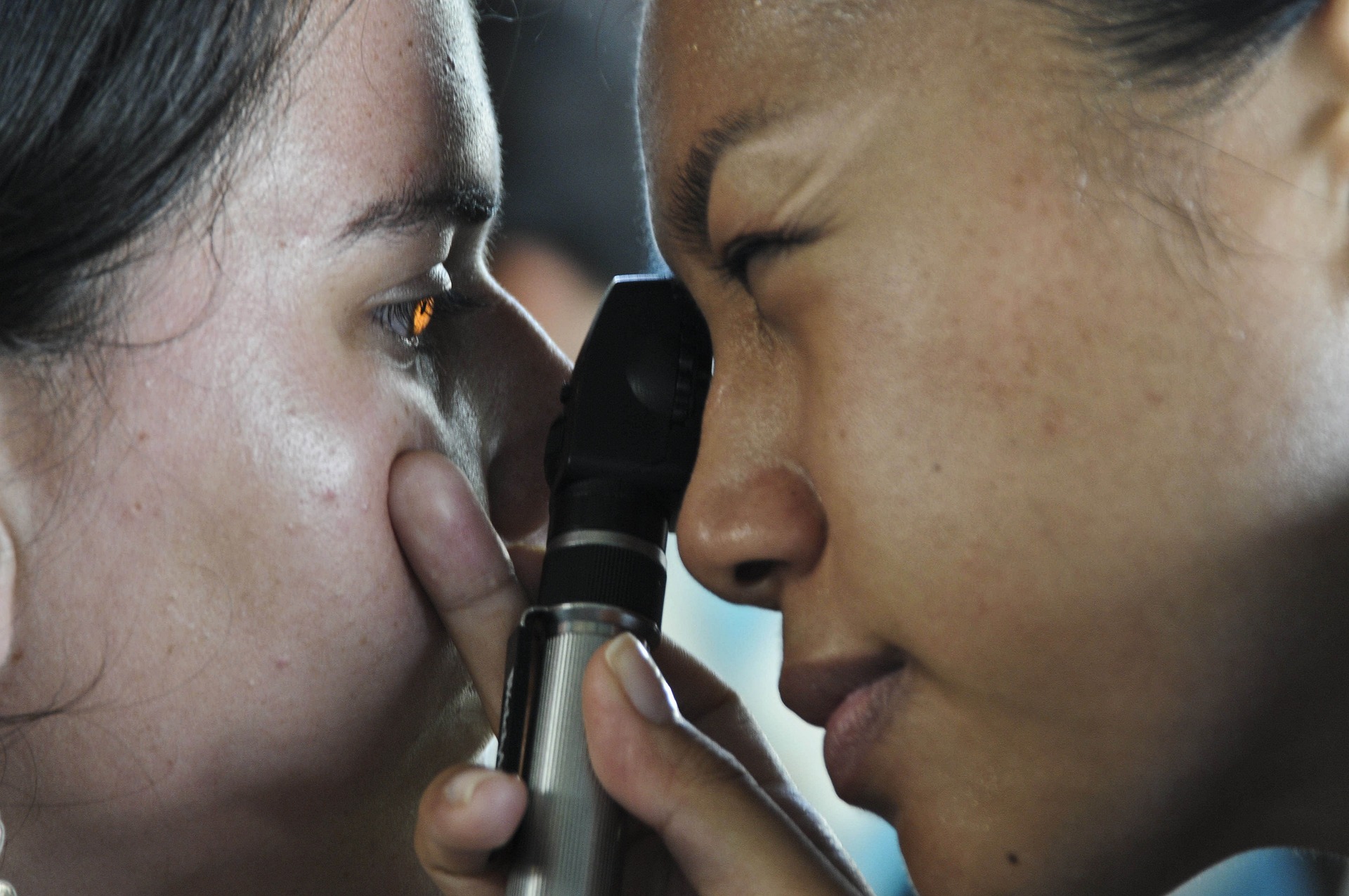 optometrist-91750_1920