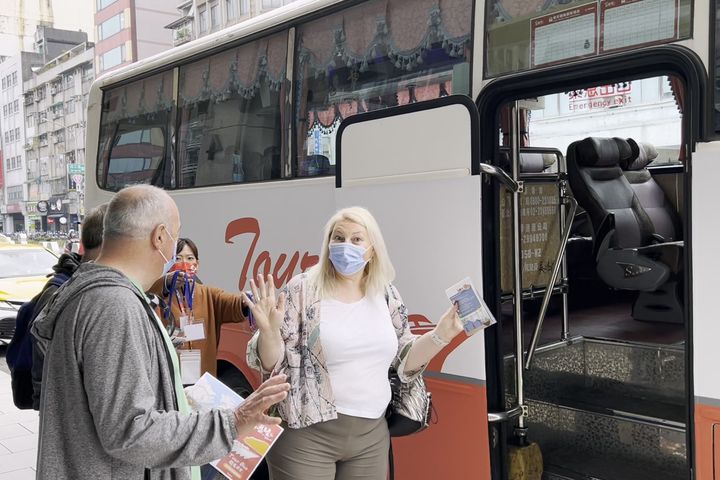 基隆針對郵輪旅客推出觀光巴士深度體驗遊程。 圖:基隆市政府觀光及城市行銷處/提供