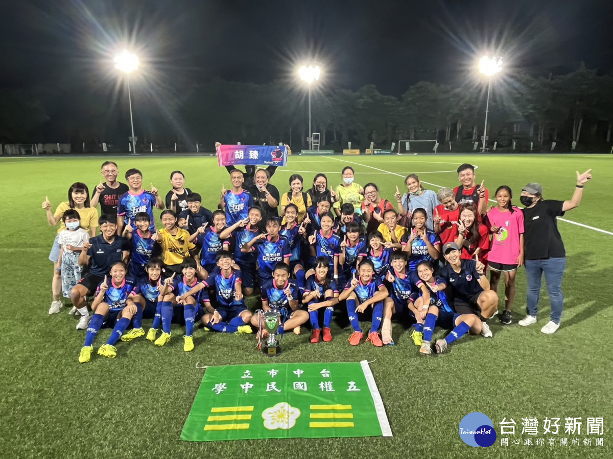 台中市北區五權國中女足隊屢獲佳績,獲邀前往北歐芬蘭參加世界足球分齡競賽。立委張廖萬堅提供