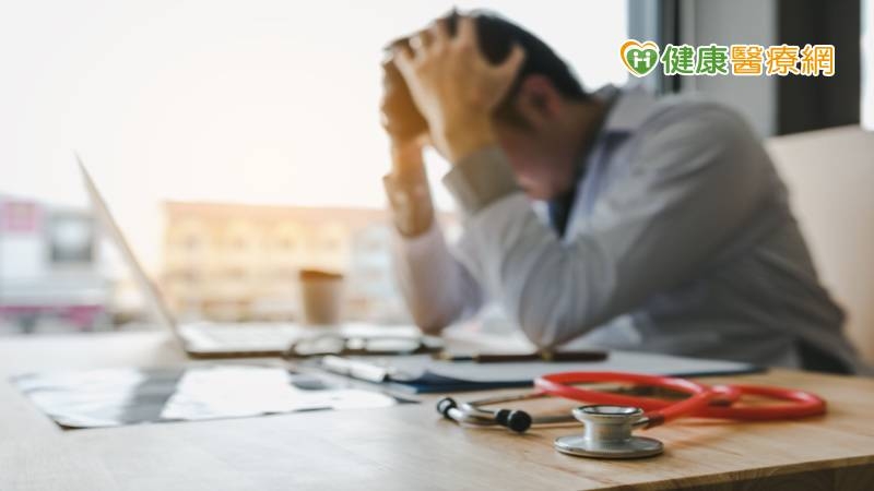 經常憂鬱心血管疾病風險飆增! 專家:「現代人1活動」不廢還有助紓壓