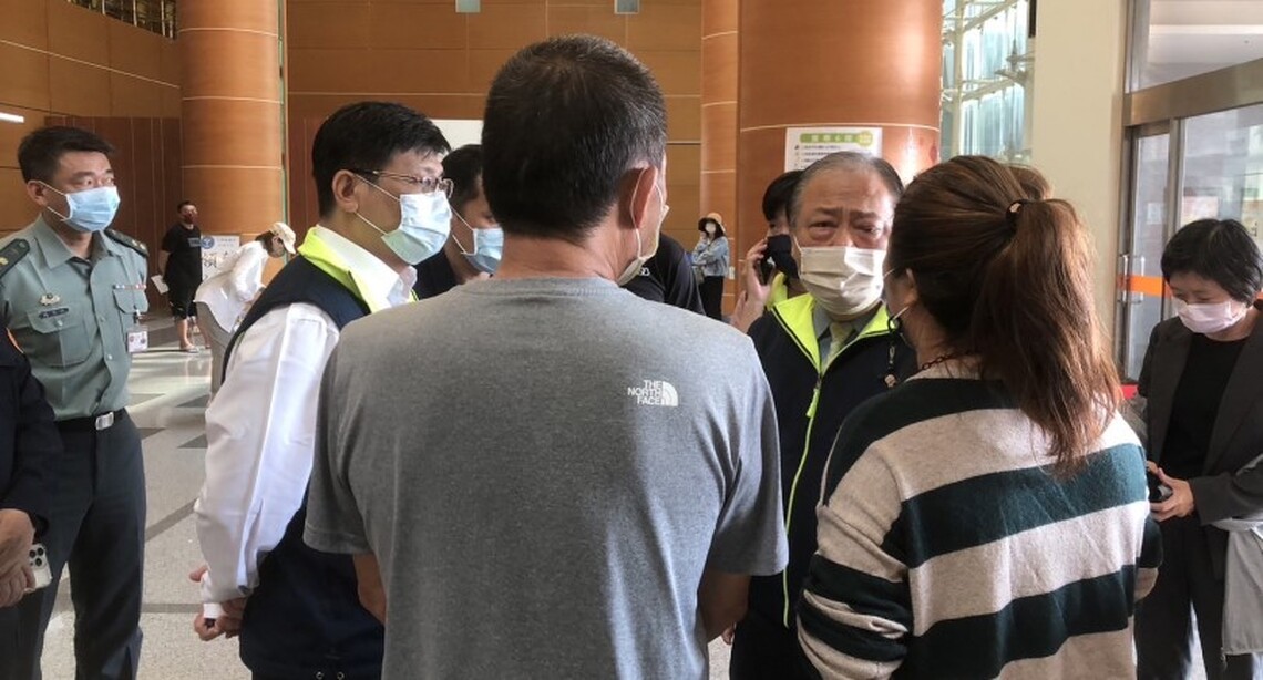 陳光復慰問東衛叉路口街頭暴力受傷鄉親 表達關心