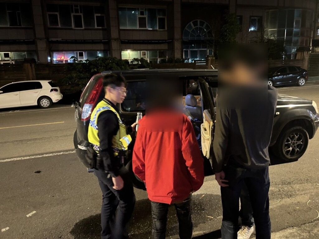 廖婦家屬見其安全無恙,感謝警方暖心護送回所安置,所幸未發生憾事