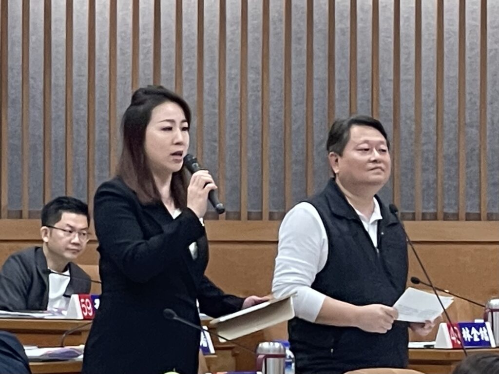 新北市議員劉美芳議員在市政總質詢(圖片提供:劉美芳)