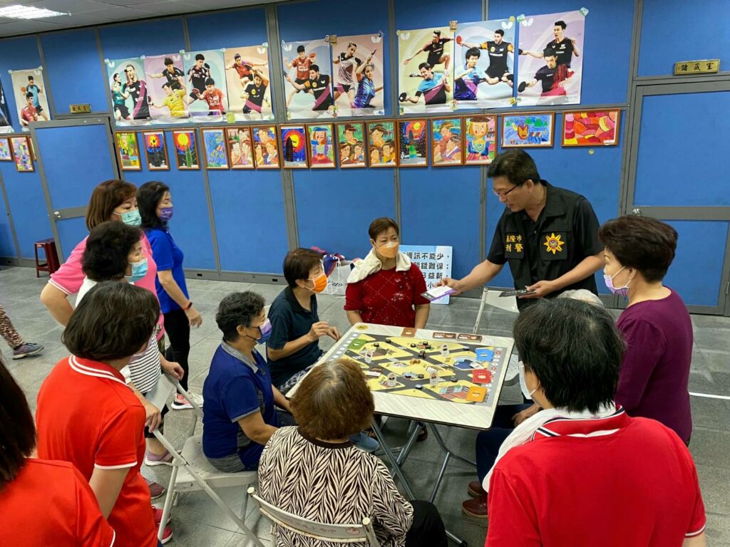 基隆市警察局第四分局打詐隊深入社區防詐,守護銀髮跳舞族荷包
