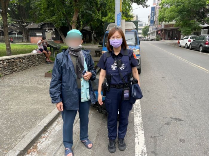 老翁機車無法發動 斗六警迅速趕往解圍