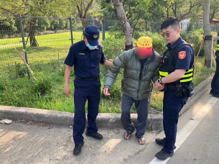 8旬老翁失智外出迷航 竹南警眼尖發現助返家