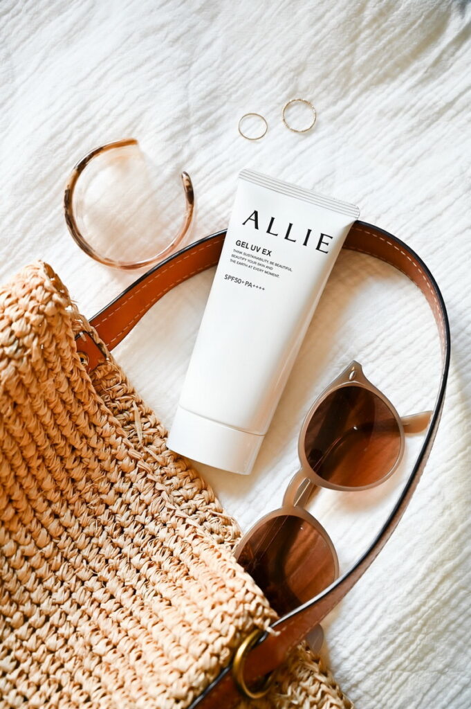 ALLIE 持采UV高效防曬水凝乳EX無添加香料、色素,可用來作妝前打底,臉部及身體皆可使用_(照片提供:台灣鐘紡)
