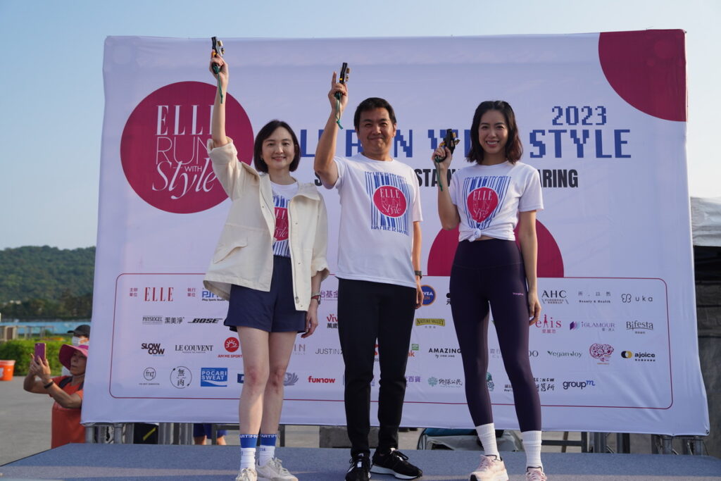 5K鳴槍起跑,左起:ELLE雜誌營運長Ellen、台灣奧迪行銷處長Eimei Ishida石田英明、林可彤