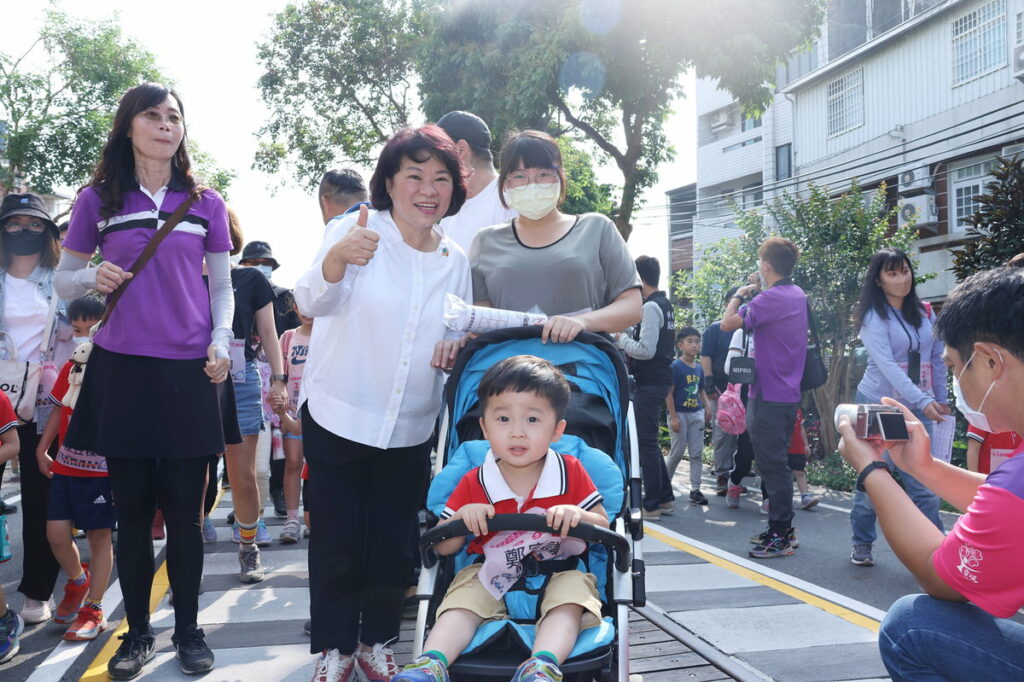 市長為參賽親子加油