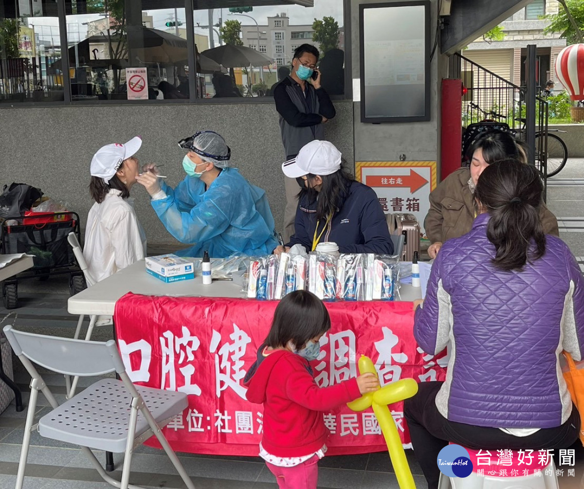 母親節前夕愛心團體聯手，舉辦「幸福相伴 母親節創意市集」活動。<br /><br /> <br /><br /> 