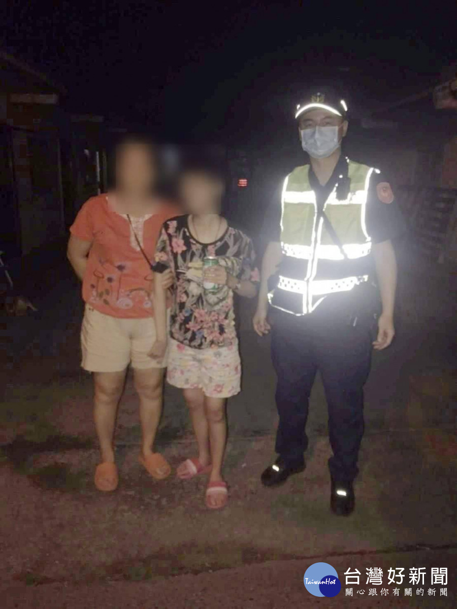 台西警方協助深夜迷路的23歲蔡女平安返家／警方提供