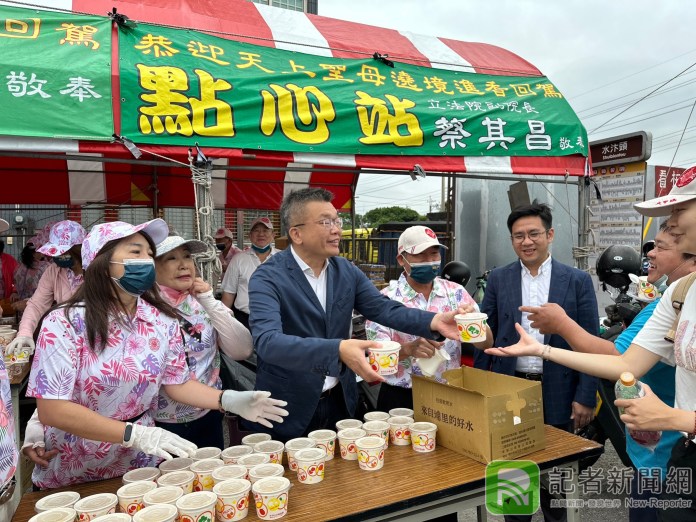 大甲媽回鑾大甲 蔡其昌連續20年設點心站迎接 民眾讚稱:美食嘉年華