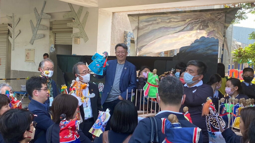 志航國小向日本參訪團展示偶劇團