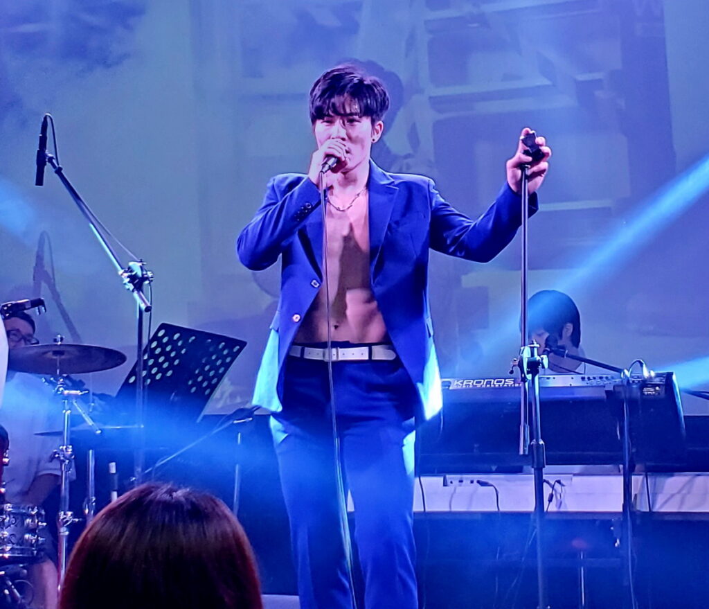 吳是閎舉行因為你生日演唱會