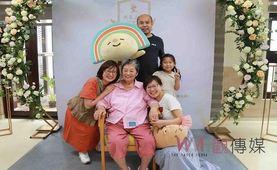 失智爺奶變網美、手做烘焙 重拾自信與美麗