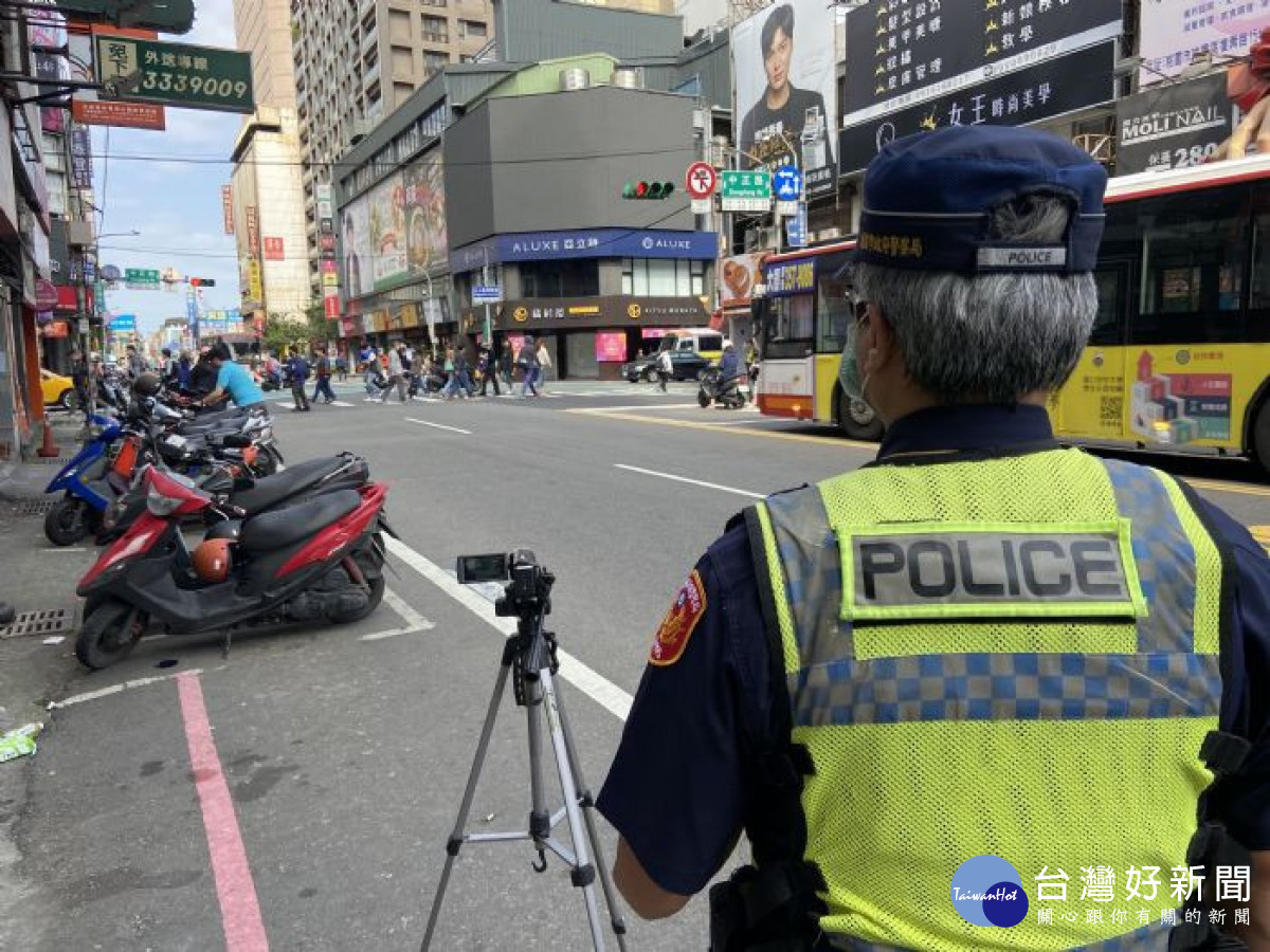 桃警「路口不停讓行人執法」，取締件數超越去年總件數。