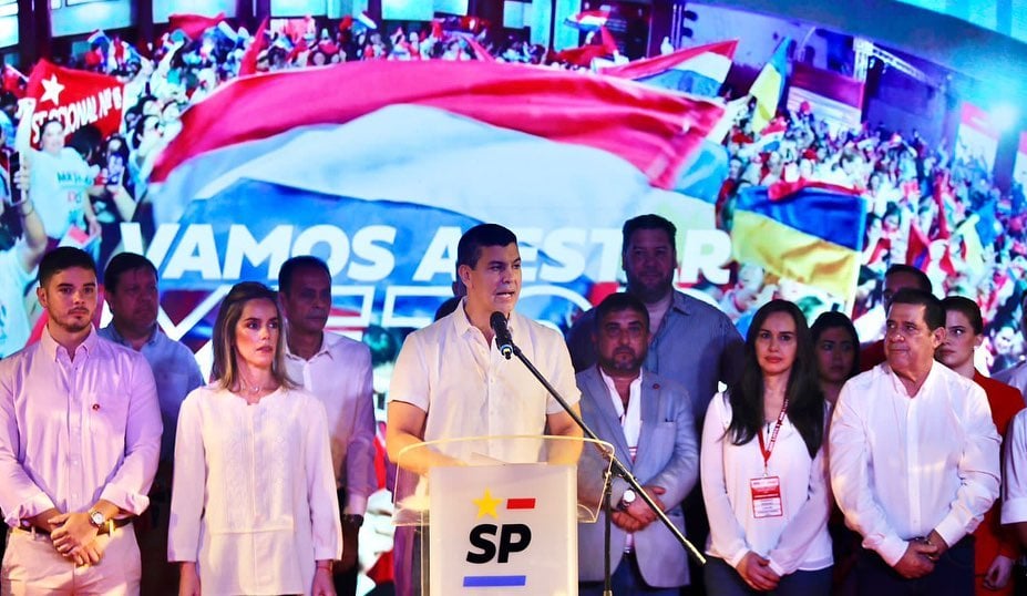 巴拉圭總統大選結果出爐,執政黨「紅黨」(Colorado Party)候選人潘尼亞(Santiago Pena)勝選。翻攝Santiago Pena臉書