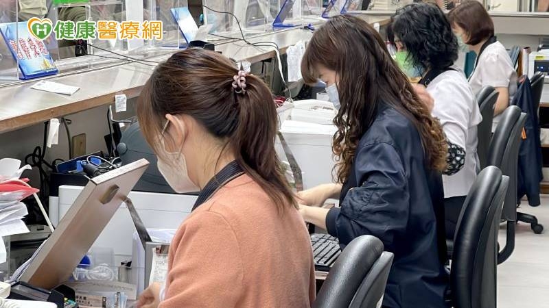 「肩頸症候群」逾半數電腦工作者曾出現! 增生注射治療一舉多得