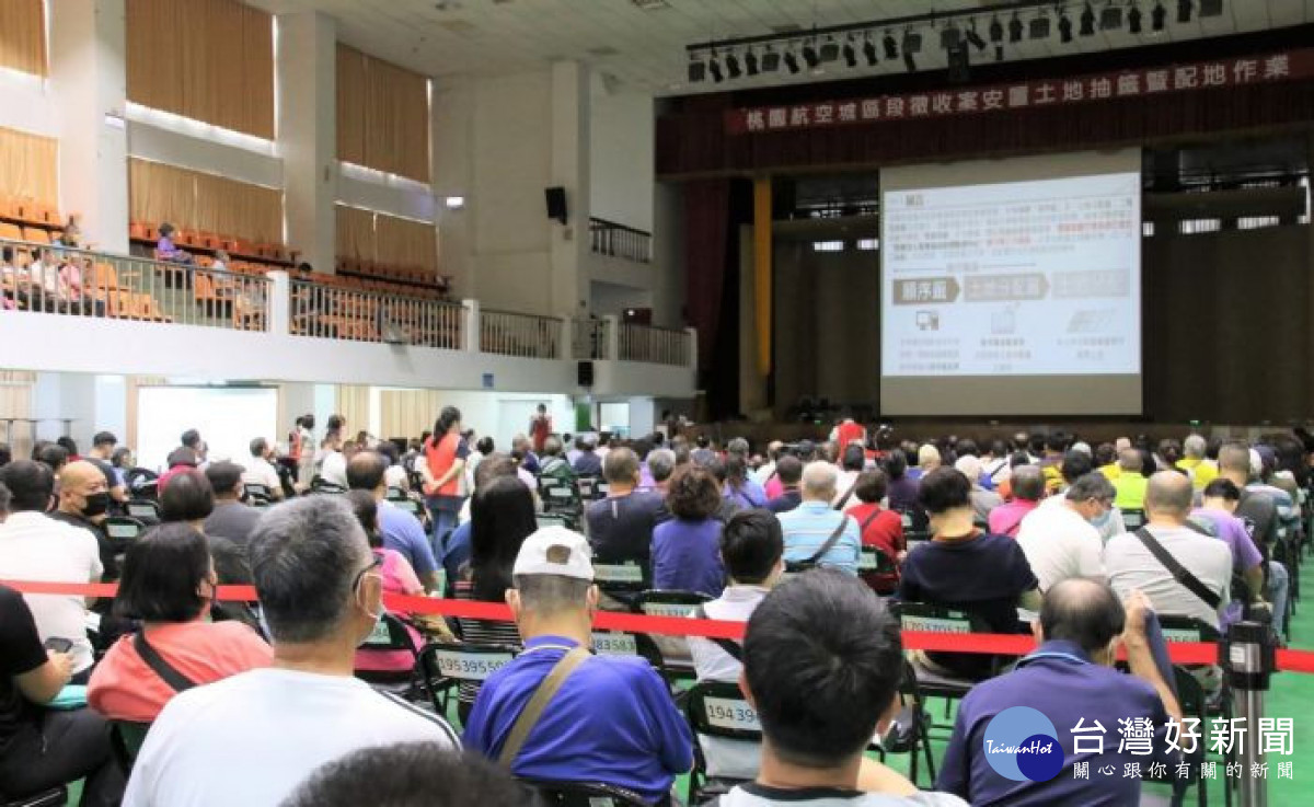 桃園航空城安置土地完成四階段配地作業,今年5月起陸續交付土地所有權狀。<br /><br />