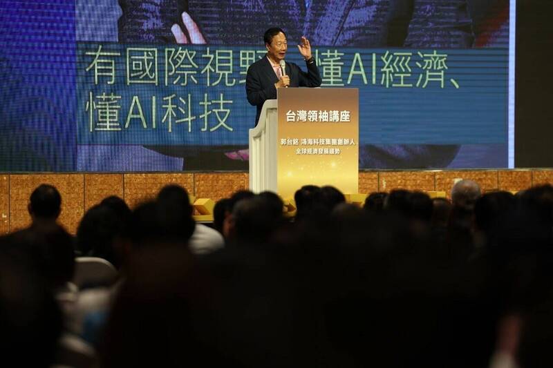 郭台銘主張,要在3年內將機器人產業做起來,平時是工業用途,戰時就派機器人迎戰。郭台銘辦公室提供