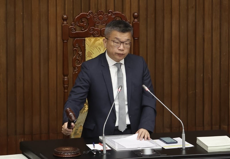 立法院會三讀修正通過《公務人員陞遷法》部分條文,立法院副院長蔡其昌敲槌。中央社