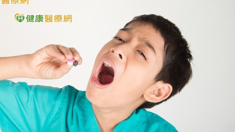 藥丸太大孩子不敢吃怎麼辦? 2大撇步幫助孩子快快好